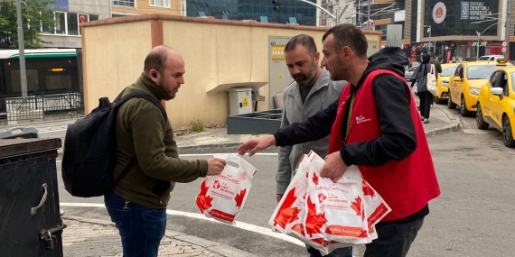 İzmit Belediyesinden Bekirdere’de emekçilere sabah ziyareti
