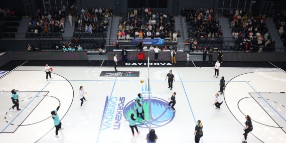 Kadın kursiyerler voleybol maçında hünerlerini konuşturdu