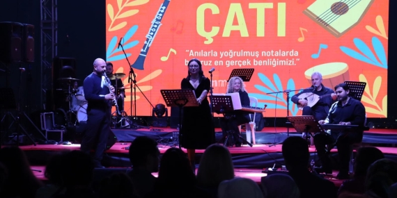 Kapanca Sokak’ta ÇATI Grubu müzik ziyafeti sundu