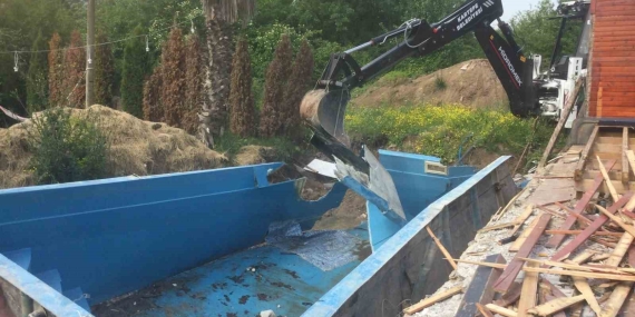 Kartepe’de kaçak bungalovlar yıkıldı