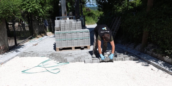 Kartepe’de sokaklar parke tamiratlarıyla konfor kazanıyor