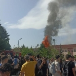 kocaelide-fen-lisesi-yaniyor-ogrenciler-tahliye-ediliyor-Y7CDvQCM.jpg