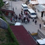 kocaelideki-iki-grubun-kavgasinda-tuglalar-havada-ucustu-QyZDYGFL.jpg
