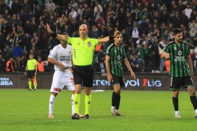kocaelispor-en-cok-karti-sakaryaspor-macinda-gordu-HfdRXxnm.jpg