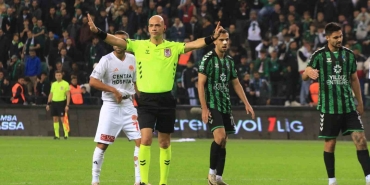 kocaelispor-en-cok-karti-sakaryaspor-macinda-gordu-HfdRXxnm.jpg
