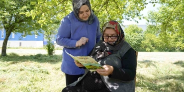 kursa-gitmeye-firsat-bulamayinca-bahcesinde-okuma-yazma-ogreniyor-qskry5nl.jpg