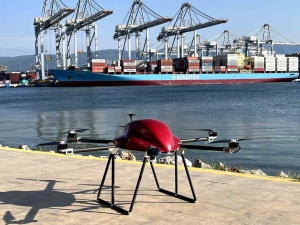 muhendis-ciftten-cok-amacli-dron-aydinlatiyor-yikiyor-yangin-sonduruyor-GJgkOaur.jpg