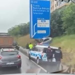 otomobil-trafik-levhasina-carpti-1-yarali-sc9br3Ak.jpg