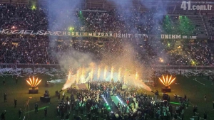 Kocaelispor camiası kupayı ünlü isimlerle kutladı