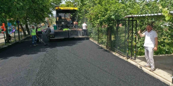 Serdar Mahallesi’nde sıcak asfalt çalışmalarında son aşamaya gelindi