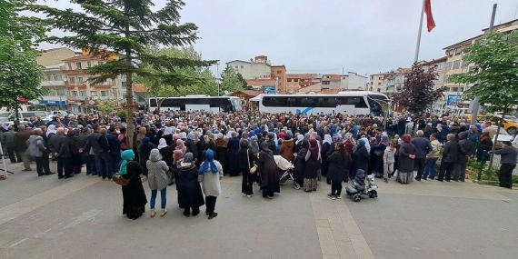 Hacı adayları dualarla kutsal topraklara uğurlandı