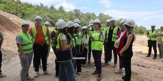 Taş kırma tesisi genç mühendisleri ağırladı