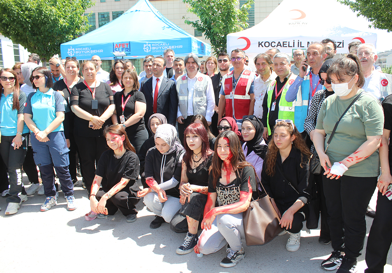Kocaeli Devlet Hastanesi’nden Gerçeği Aratmayan Afet Tatbikatı