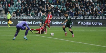 trendyol-1-lig-kocaelispor-4-ankara-keciorengucu-1-ilk-yari-IgkQv6jH.jpg
