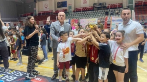 yalova-cocuk-oyunlari-senligi-renkli-goruntulere-sahne-oldu-w2ncc4IX.jpg