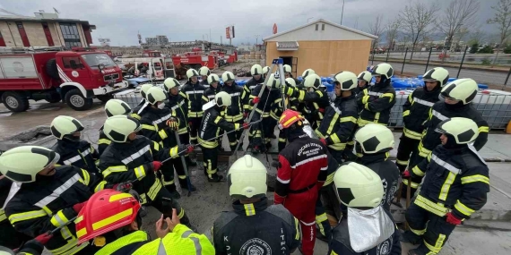 Yeni itfaiyeciler göreve hazır