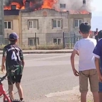 TAMİRATI YAPILAN ÇATI ALEV ALEV YANDI