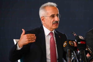 bakan-uraloglu-ulastirma-ve-haberlesme-altyapisina-2935-milyar-dolarlik-yatirim-yapildi-1H1sNUpQ.jpg