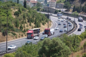bayram-tatili-donusunde-kocaelide-trafik-akici-seyrediyor-zgUldMIk.jpg