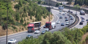 bayram-tatili-donusunde-kocaelide-trafik-akici-seyrediyor-zgUldMIk.jpg