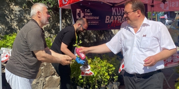 CHP İzmit meclis üyeleri halkla iç içe her daim sahada!