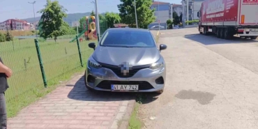golcukte-carpisan-araclarin-suruculeri-yaralandi-Z6OvjccS.jpg