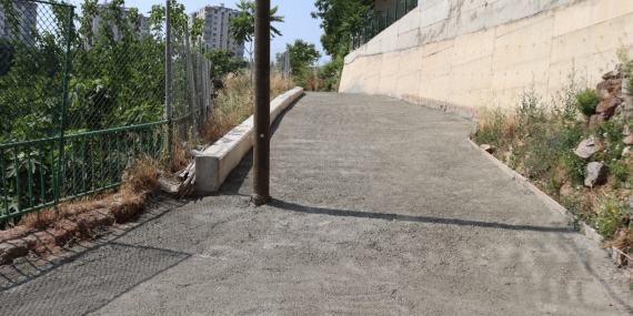 İzmit Belediyesinden Erenler Mahallesi’ne yeni beton yol