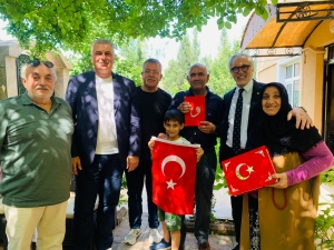 izmit-belediyesinden-kartepedeki-kibris-gazilerine-vefa-ziyareti-VPtVKSX6.jpg