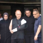 kolundan-vurulan-baskan-biyik-taburcu-edildi-parmaklarimda-his-kayiplari-var-S9tq1UD1.jpg