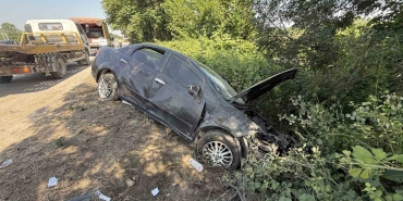 kontrolden-cikarak-bariyerlere-carpan-otomobile-tanker-carpti-7-yarali-w9jA2Tjf.jpg