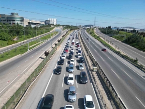 kurban-bayrami-donusunde-kilometrelerce-trafik-kuyrugu-olustu-eYewrBwC.jpg
