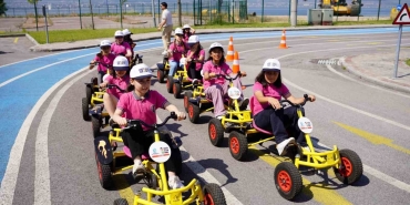 minikler-trafik-kurallarini-egitim-parkinda-ogreniyor-hUZ1nEij.jpg
