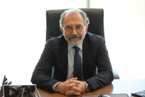 prof-dr-akbastan-buyuk-basari-2-bininci-kalp-ameliyati-geride-kaldi-1yiUqGEl.jpg