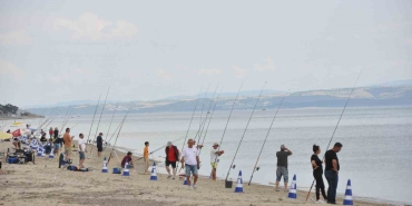 saros-korfezinde-olta-ile-balik-avi-yarismasi-yapildi-6GZv3aV6.jpg