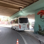 servis-araci-kopru-ayagina-carpti-surucu-yaralandi-ZCdtWBOe.jpg