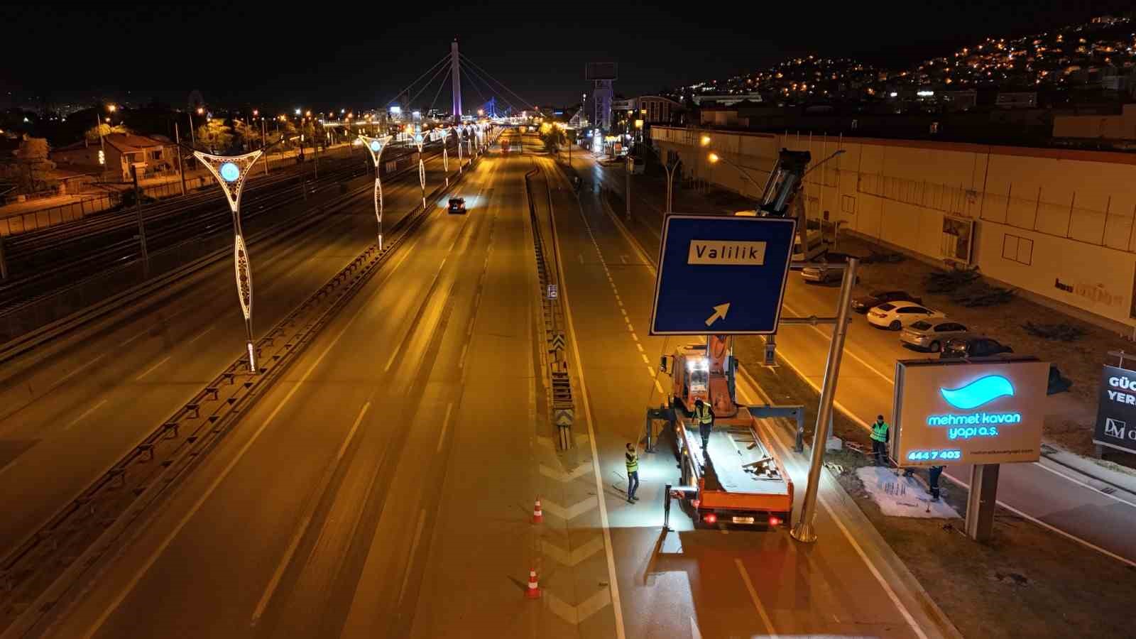 suruculde-icin-l-tipi-levhalar-monte-ediliyor-TjmIJOzU.jpg