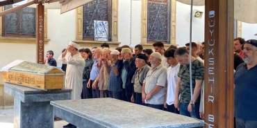 tirin-altinda-kalarak-hayatini-kaybeden-genc-motosikletci-son-yolculuguna-ugurlandi-X1qXVwwm.jpg