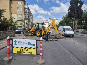 yaya-ve-arac-trafigi-icin-yapim-ve-onarim-hamlesi-HYOH2z5j.jpg