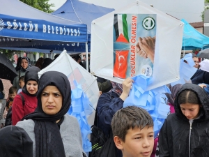 yuzlerce-kisi-yagmur-altinda-filistin-icin-tek-yurek-oldu-4uBavHa1.jpg