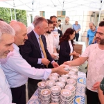 CUMA NAMAZI SONRASI AŞURE DAĞITILDI