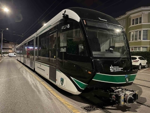 9-tramvay-raylara-indi-son-arac-yolda-WbubuQRA.jpg