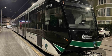 9-tramvay-raylara-indi-son-arac-yolda-WbubuQRA.jpg