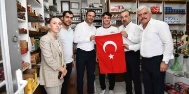 basiskelede-esnafa-turk-bayragi-dagitildi-UHNRJjH1.jpg