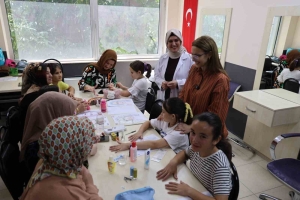 baskan-vekili-abis-anne-cocuk-atolyelerinde-miniklerin-yetenekleri-takip-etti-h1QqGUGy.jpg