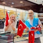 esnafa-ve-vatandaslara-binlerce-bayrak-dagitildi-GgiJVBct.jpg