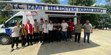 izmit-belediyesi-orhan-mahallesi-sakinleriyle-cuma-namazi-cikisi-bulustu-s3fcwLUI.jpeg