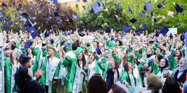 kocaeli-saglik-ve-teknoloji-universitesi-dis-hekimligi-fakultesi-ilk-mezunlarini-ugurladi-drWlHbnK.jpg