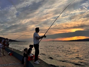 sahilde-senlik-denizde-yaris-y5LVuq2J.jpg