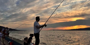 sahilde-senlik-denizde-yaris-y5LVuq2J.jpg