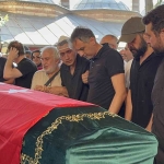 son-yolculuguna-evladiyla-yan-yana-ugurlandi-hR2vcA39.jpg